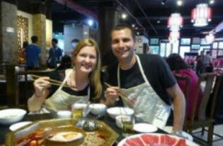 外国人吃辣条爆料视频,外国人挑战中国辣条，辣度揭秘！  第3张